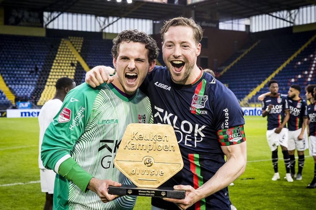 扎卡借墙传 扎卡借墙传